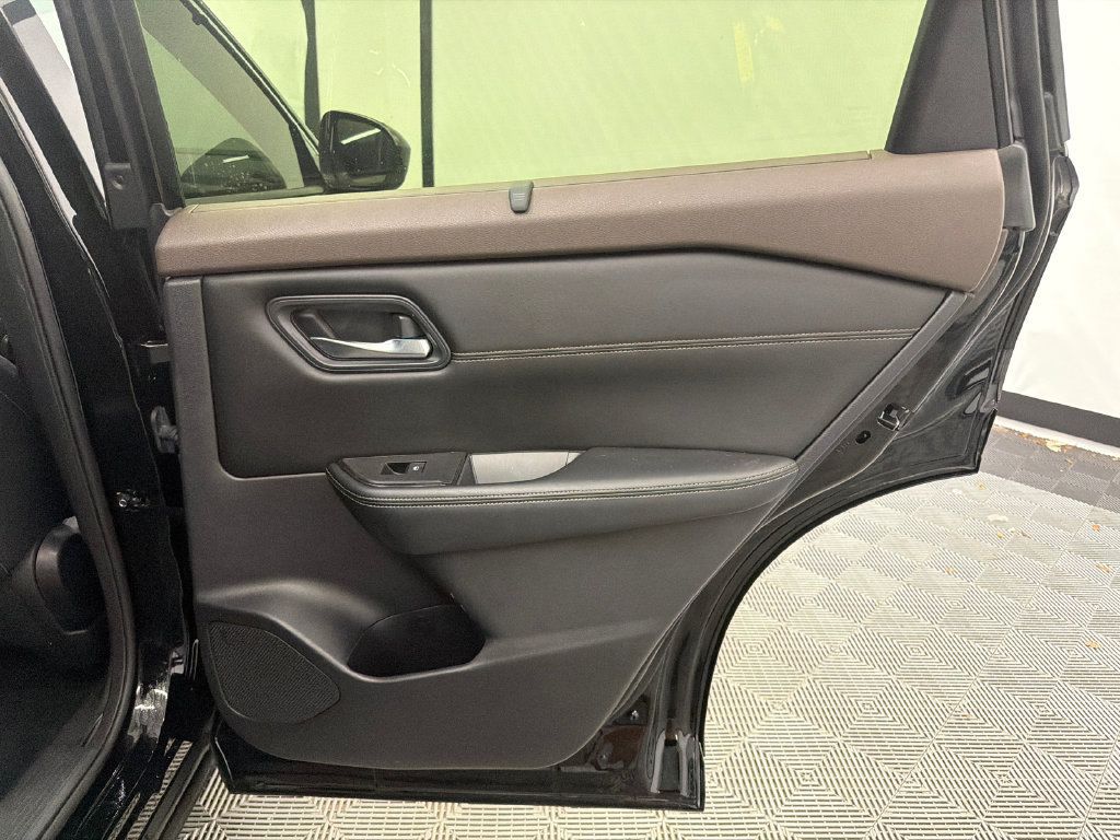 Used 2023 Nissan Rogue SV w/ SV Premium B Package FWD image 17