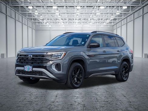 Used 2025 Volkswagen Atlas Peak Edition SE AWD/4WD image 9