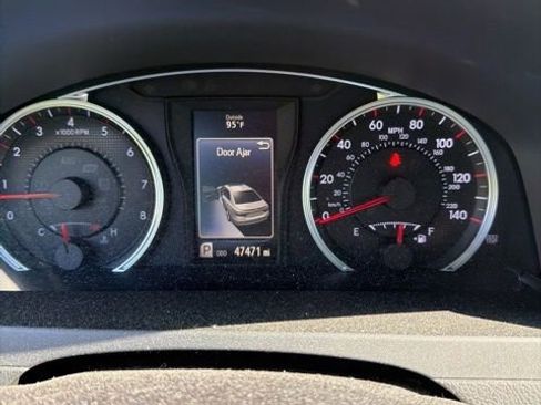 Used 2016 Toyota Camry SE FWD image 12