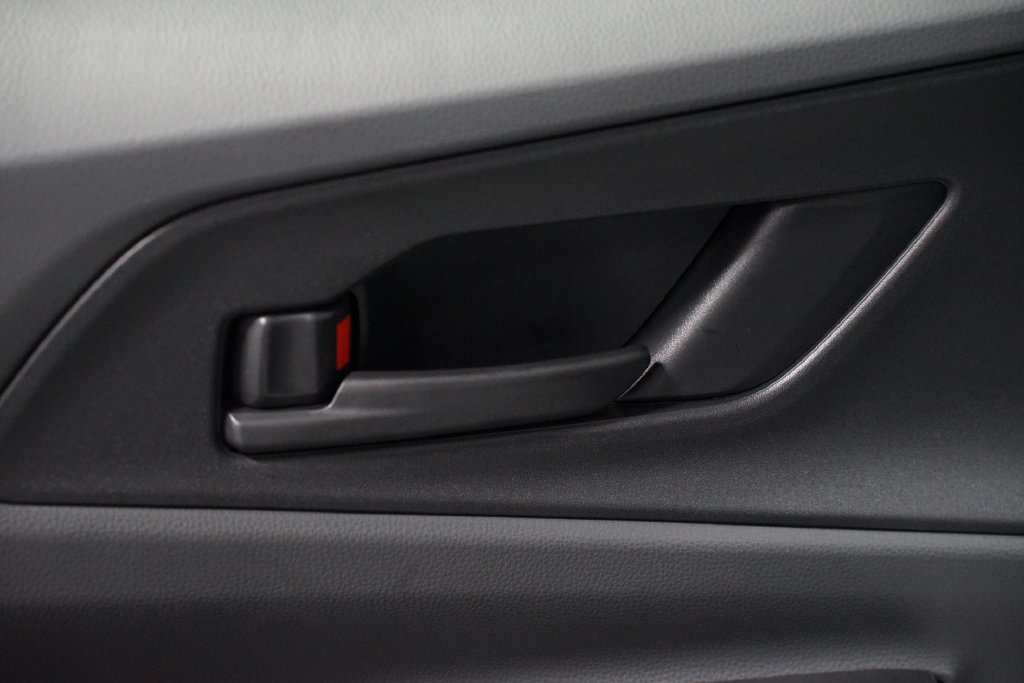 New 2027 Toyota Prius LE FWD image 30