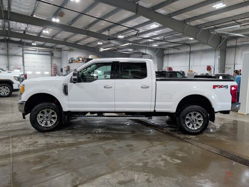 Used 2017 Ford F250 XLT w/ XLT Premium Package image 5