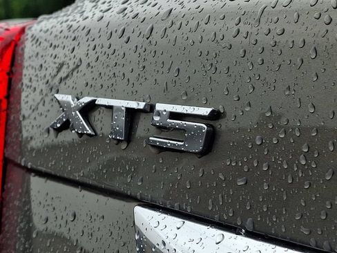 Used 2018 Cadillac XT5 Luxury w/ Driver Awareness Package FWD image 32