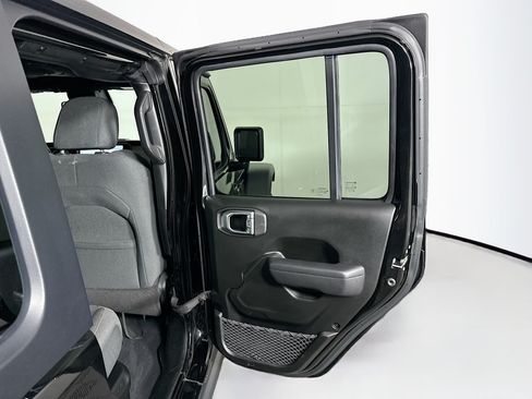 Used 2024 Jeep Wrangler Unlimited AWD/4WD image 27