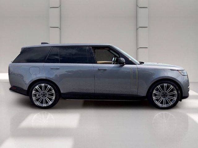 Used 2026 Land Rover Range Rover Long Wheelbase SE AWD/4WD image 6