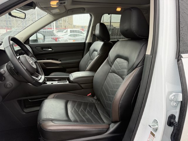 Used 2025 Nissan Pathfinder Platinum w/ Cargo Package FWD image 27