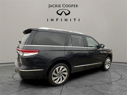 Used 2022 Lincoln Navigator Reserve image 5