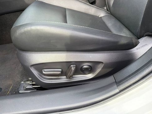 Used 2024 Toyota Prius XLE FWD image 21