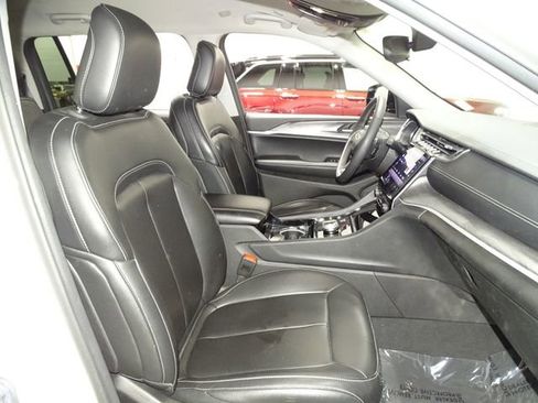 Used 2023 Jeep Grand Cherokee L Limited image 17