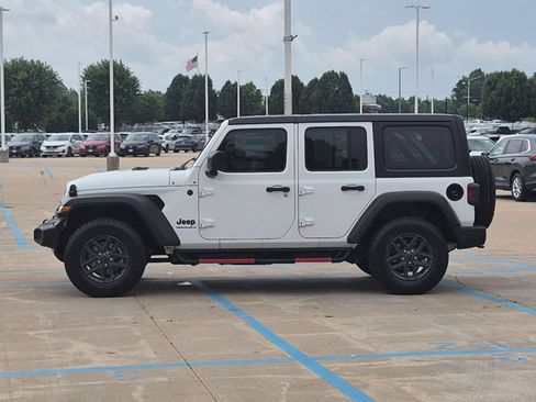 Used 2024 Jeep Wrangler Unlimited Sport AWD/4WD image 9