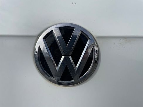 Used 2019 Volkswagen Tiguan SE w/ Panoramic Sunroof Package image 5