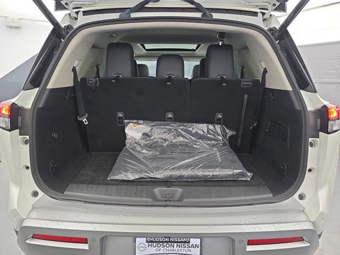Used 2023 Nissan Pathfinder Platinum FWD image 37