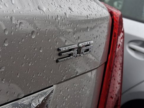 Used 2018 Cadillac XT5 Luxury image 10