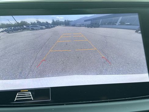 Used 2020 Buick Enclave Essence w/ Sound and Sites Package image 17