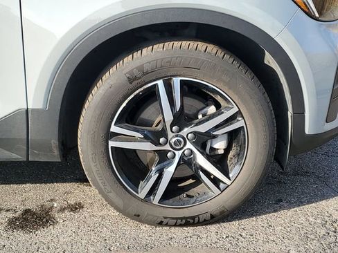 Used 2025 Volvo XC40 B5 Core image 32