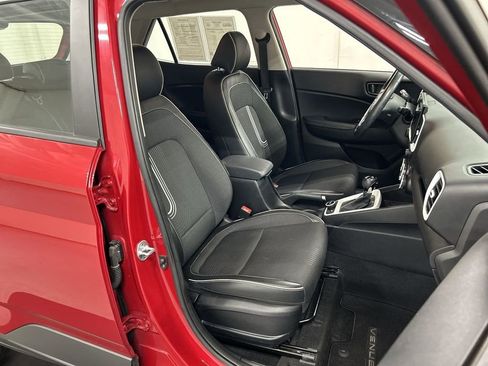 Used 2022 Hyundai Venue Limited image 23