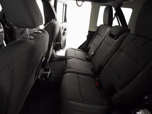 Used 2021 Jeep Wrangler Unlimited Sahara image 28