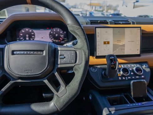 Used 2024 Land Rover Defender 110 V8 image 45