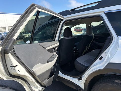 Used 2023 Subaru Outback Premium image 12