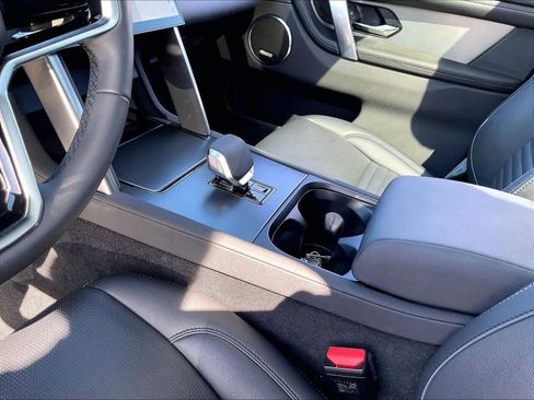 Used 2025 Land Rover Discovery Sport Dynamic SE AWD/4WD image 18