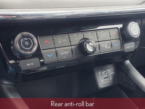 Used 2024 Jeep Compass Limited image 29