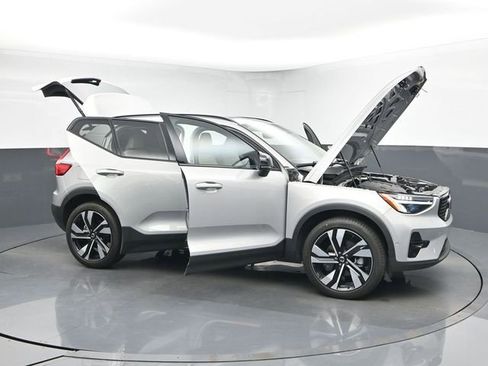 Used 2024 Volvo XC40 B5 Plus w/ Protection Package Premier image 51