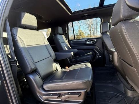 Used 2024 Chevrolet Suburban Z71 w/ Luxury Package image 19