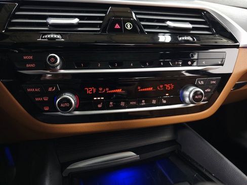 Used 2023 BMW 530i xDrive w/ Convenience Package image 28