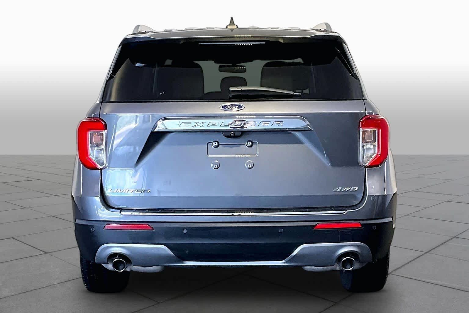 Used 2022 Ford Explorer Limited w/ Equipment Group 301A AWD/4WD image 5