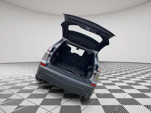 Used 2020 Jeep Cherokee Latitude w/ Cold Weather Group image 5