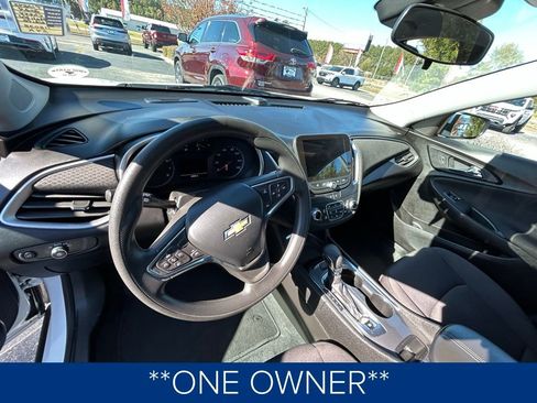 Used 2024 Chevrolet Malibu LT image 2