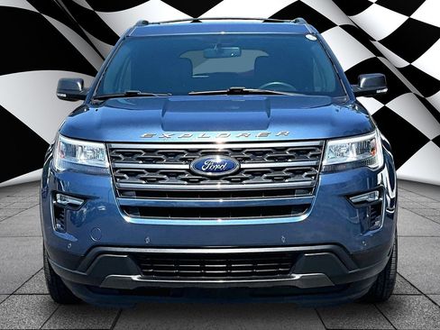 Used 2018 Ford Explorer XLT w/ Equipment Group 202A AWD/4WD image 3