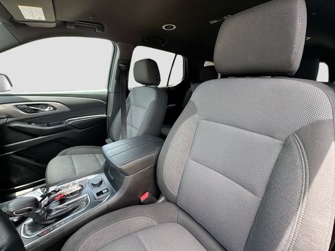 Used 2023 Chevrolet Traverse LT FWD image 18