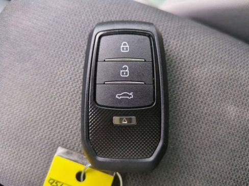 Used 2022 Toyota Corolla Cross LE FWD image 27