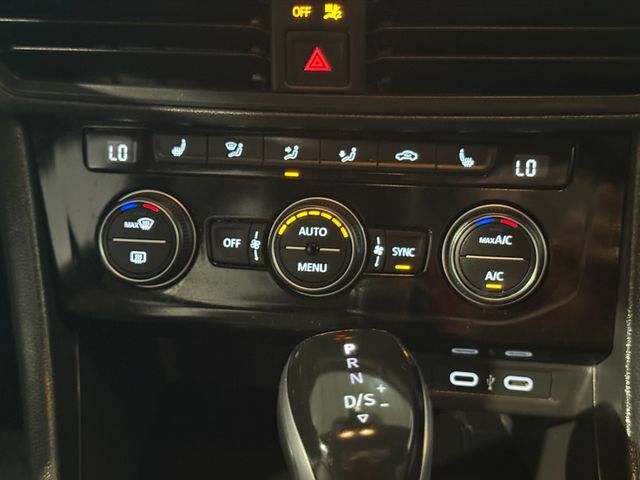 Used 2024 Volkswagen Jetta SE FWD image 17
