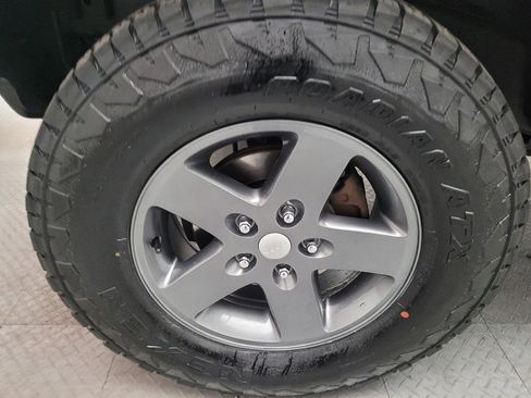 Used 2018 Jeep Wrangler Unlimited Sport S image 31