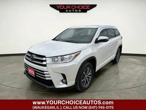Used 2017 Toyota Highlander XLE AWD/4WD image 1
