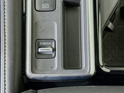 Used 2025 Nissan Pathfinder SV FWD image 25
