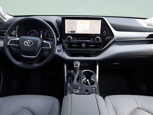 Used 2023 Toyota Highlander Limited AWD/4WD image 29