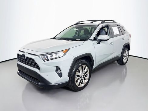 Used 2020 Toyota RAV4 XLE Premium image 3