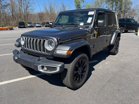 Used 2025 Jeep Wrangler Unlimited Sahara w/ Safety Group AWD/4WD image 2