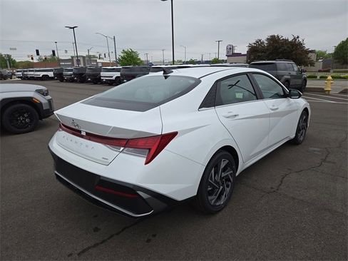 New 2025 Hyundai Elantra Limited image 6