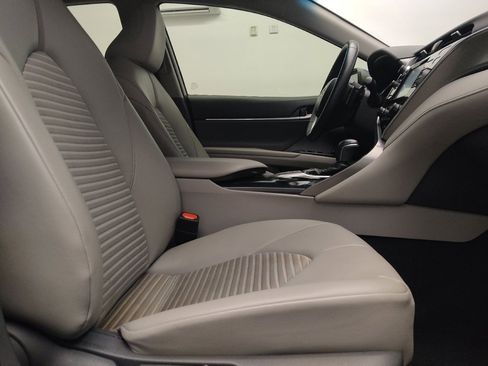 Used 2018 Toyota Camry SE w/ Moonroof Package image 21