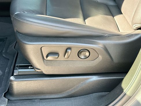 Used 2022 Chevrolet Tahoe Z71 w/ Off-Road Capability Package image 20