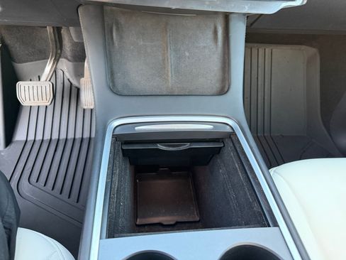 Used 2023 Tesla Model Y 2WD image 21