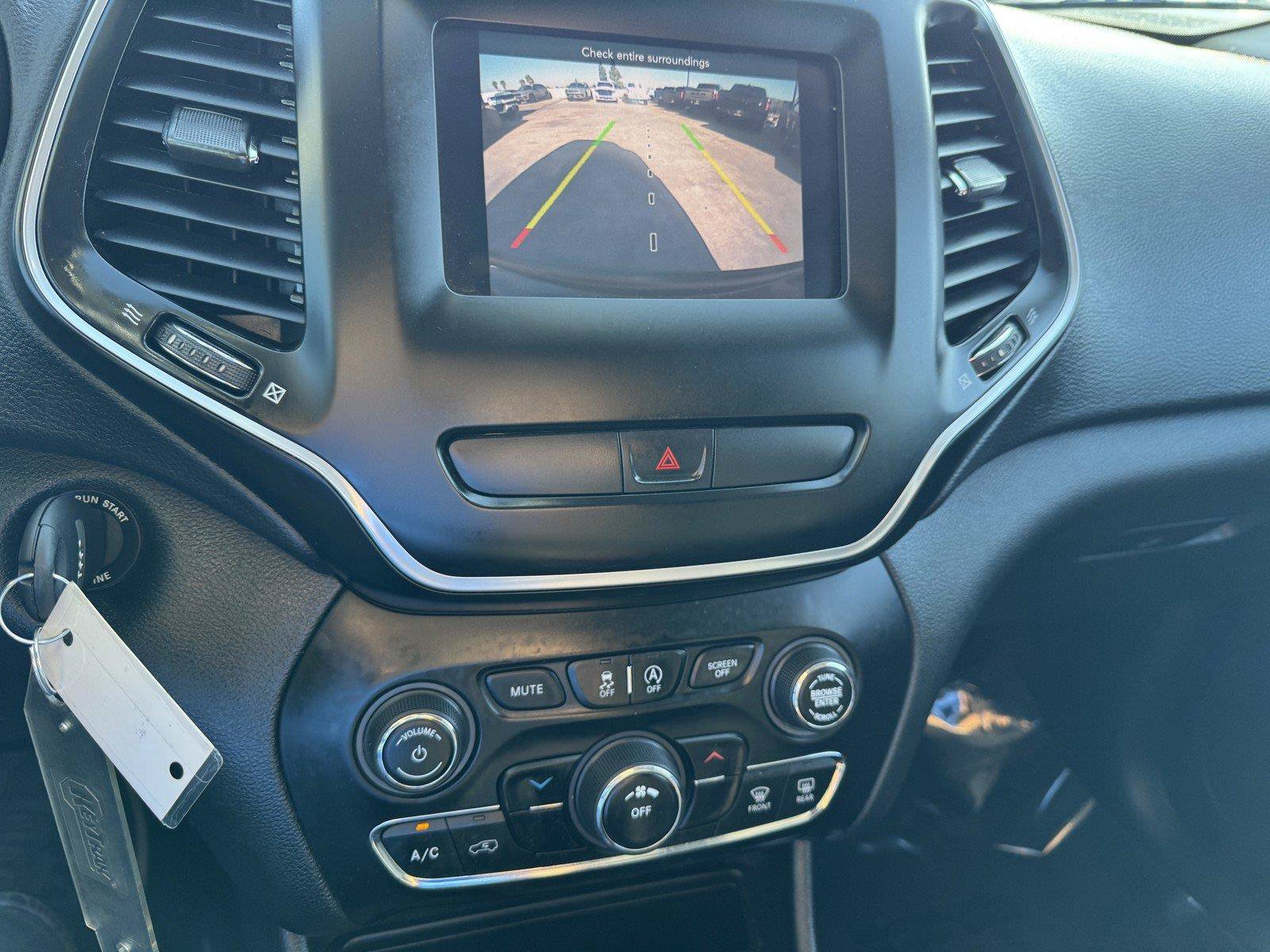 Used 2019 Jeep Cherokee Latitude w/ Popular Appearance Group FWD image 23