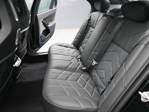 Used 2024 BMW 760i xDrive image 19