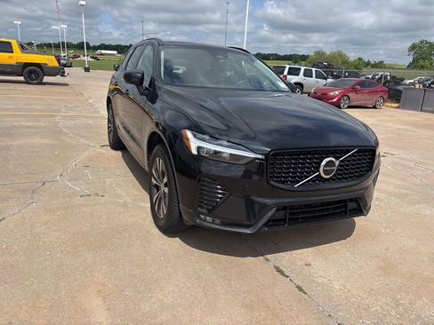 Used 2024 Volvo XC60 B5 Core AWD/4WD image 2