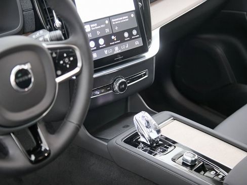 Used 2025 Volvo XC90 B6 Core w/ Protection Package image 15