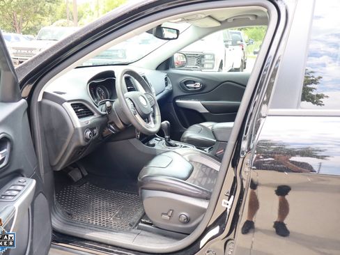 Used 2022 Jeep Cherokee Latitude AWD/4WD image 24