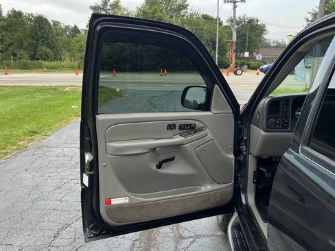 Used 2004 Chevrolet Tahoe LT w/ LT Preferred Equipment Group image 27